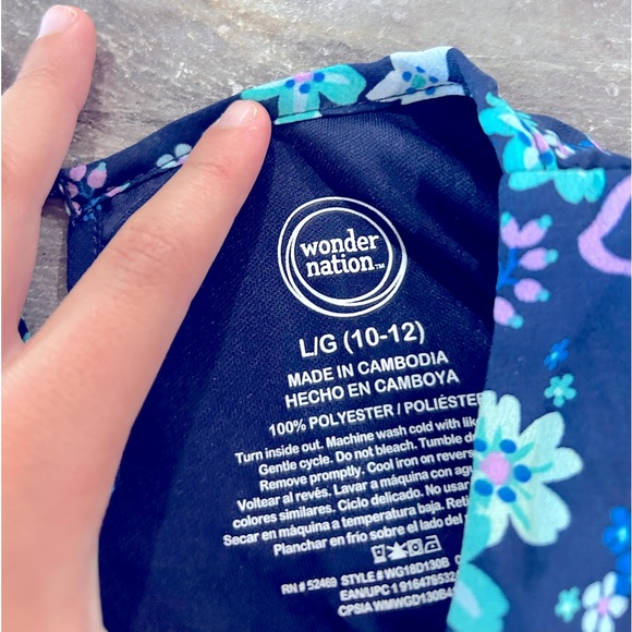 Girls Beautiful Dress- New with Tags- Size 10/12 - Picture 2 of 3